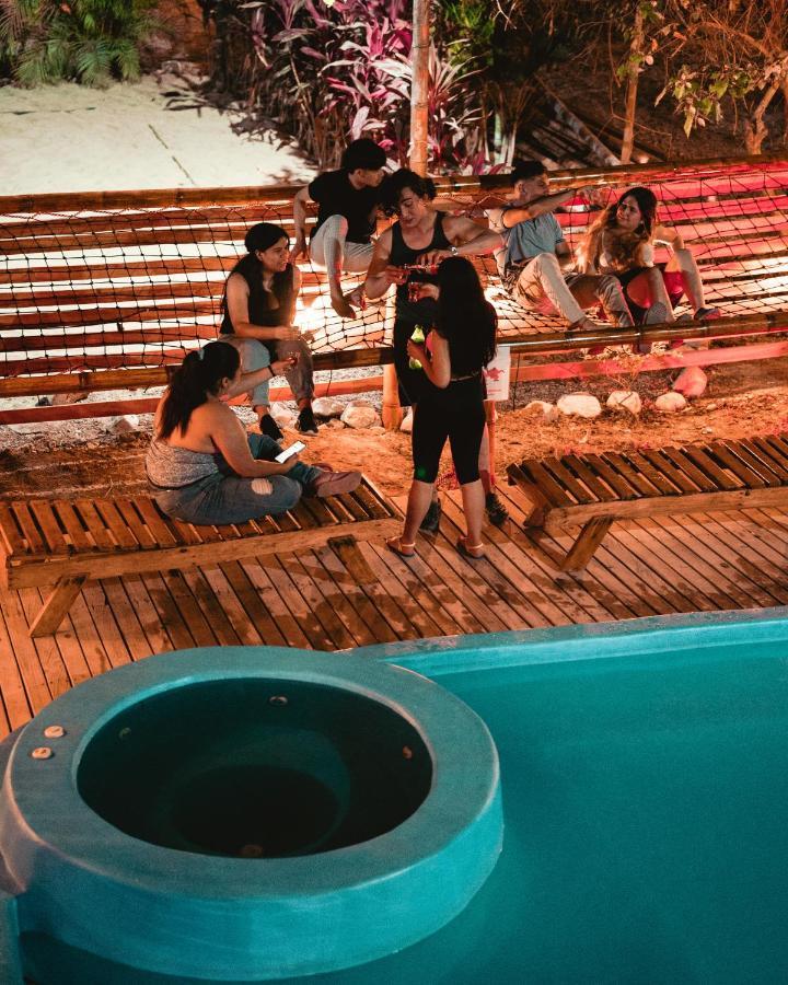 El Zoo Hostel, Bar & Pool * Palomino